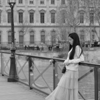 La jeune femme du Pont des Arts de Marie-Pierre Jeannin-Lenne (Paris 6e))