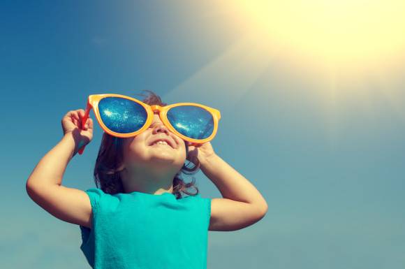 Enfant grosses lunettes soleil